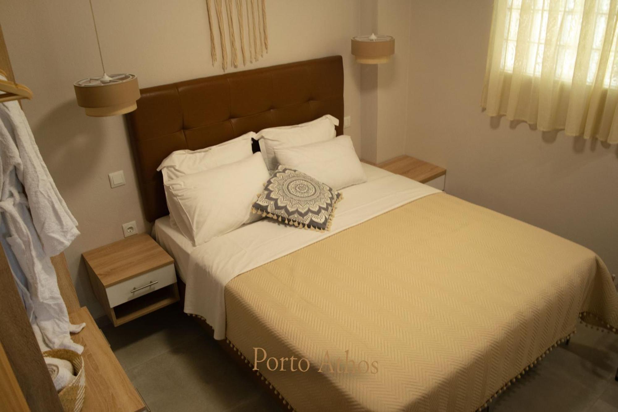 Porto Athos 1345 Nea Roda